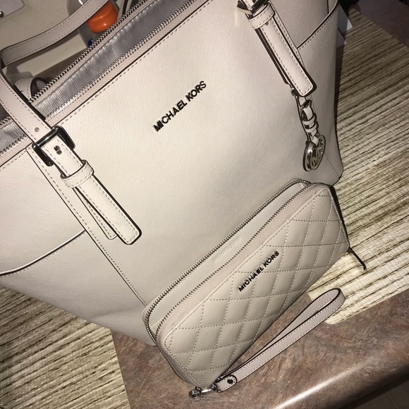 Michael Kors purse and wallet - Picture 2 of 4